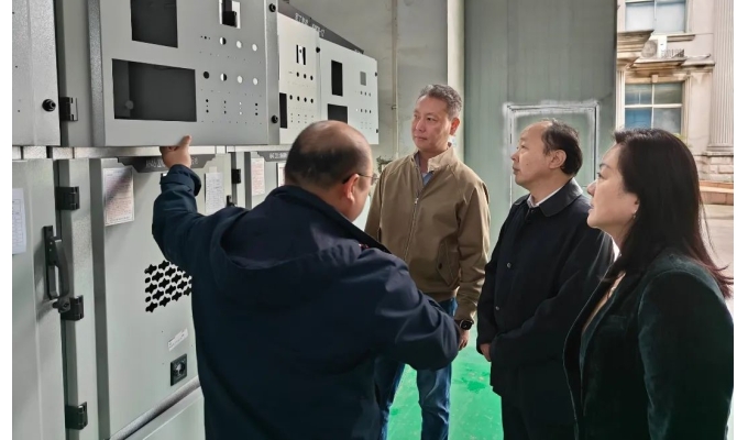 無錫市致公黨主委，無錫市政協副主席吳紅星一行蒞臨軍工智能考察指導